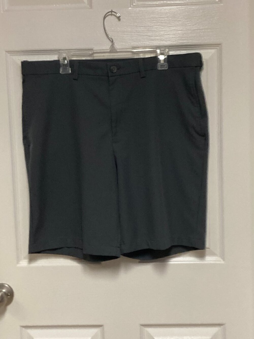 Men's golf shorts by COOL 18 PRO brand charcoal gray sze 38 great condition